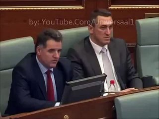 Hashim Thaqi flet i Dehur ne Parlament