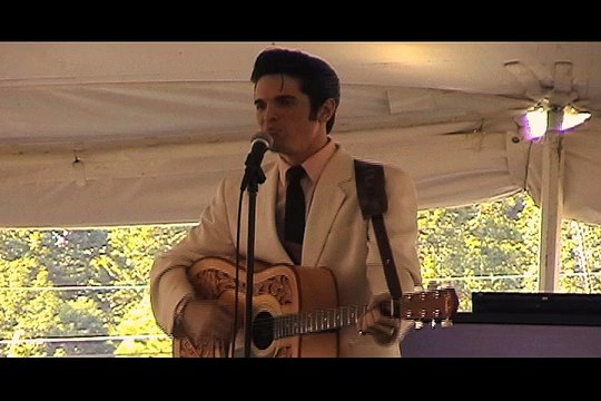 Dean Z sings 'Don't Be Cruel' at Elvis Week 2004