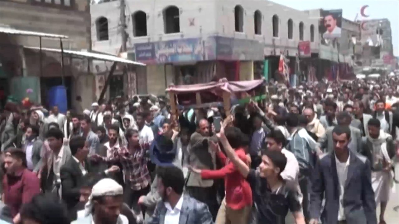 الحوثيون يتخذون سياسيين وصحفيين دروعا بشرية