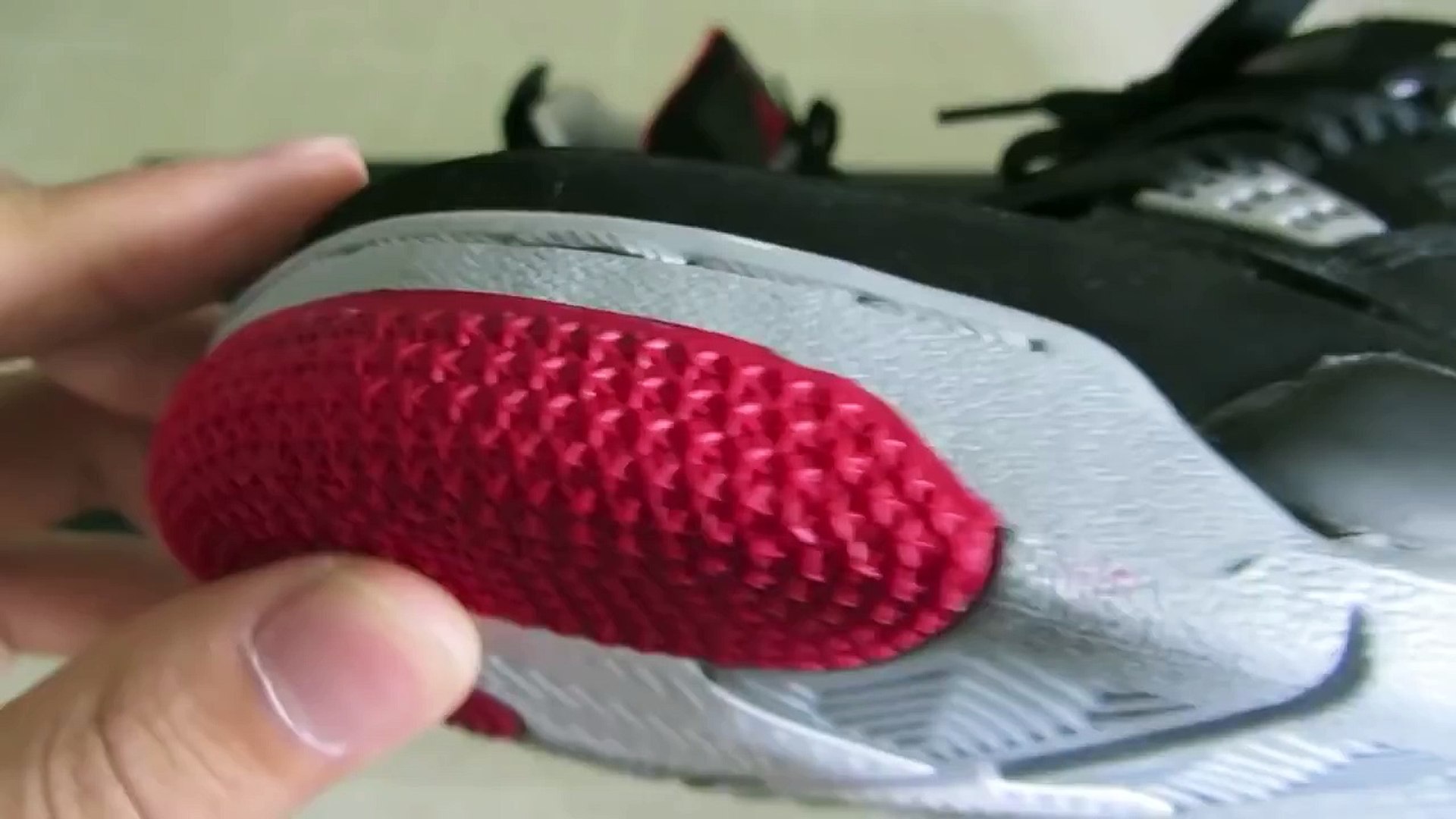how to tell if jordan 4 are fake