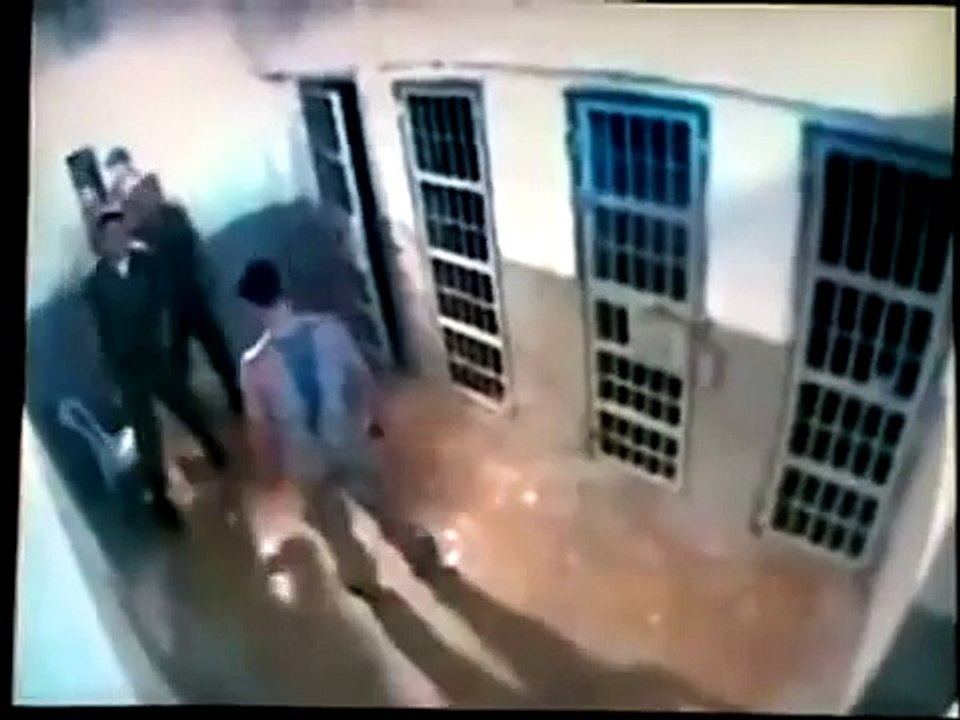 Professional Boxer Fights and Knocks Out Prison Guards video Dailymotion