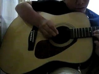 Niño practicando su guitarra y su mama follando