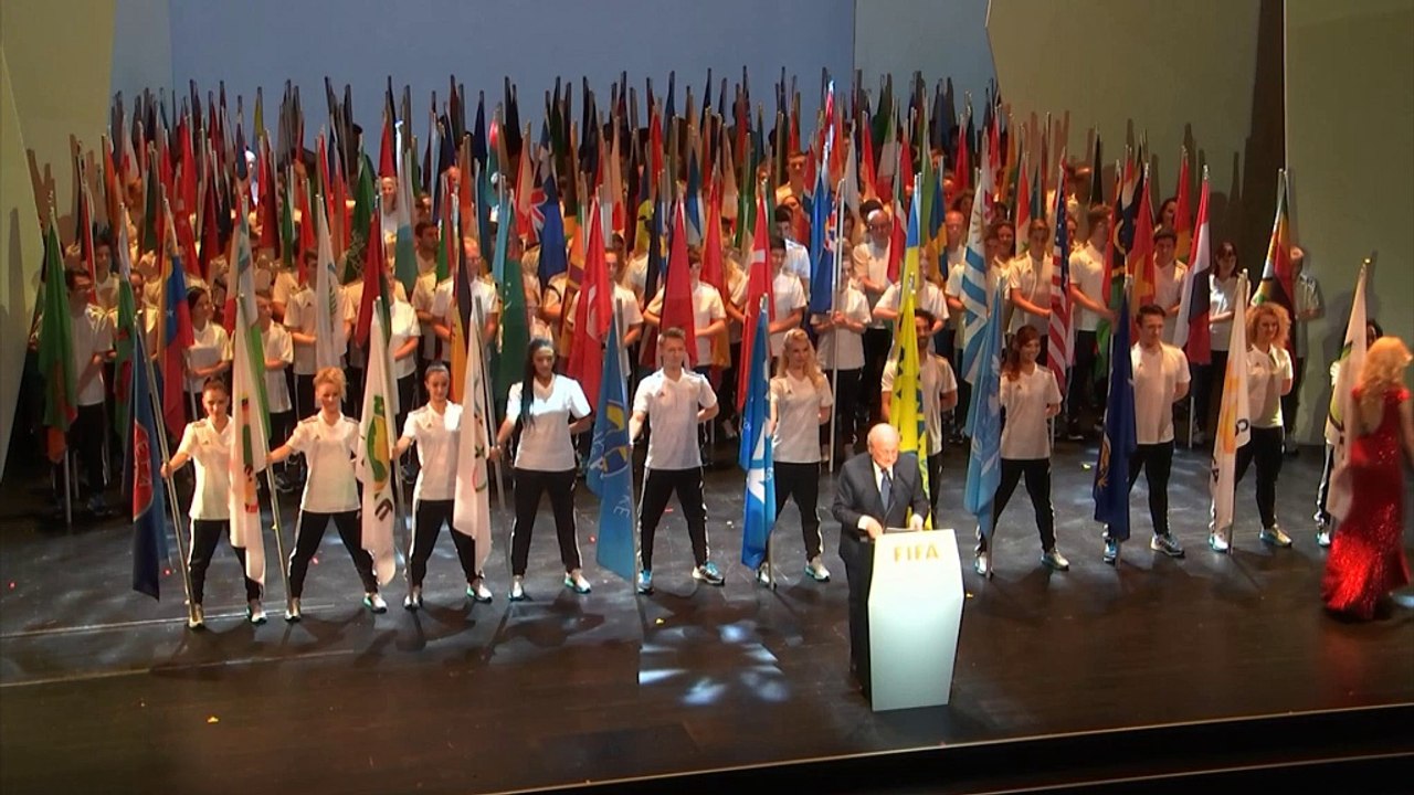 Blatter resolute amid resignation calls