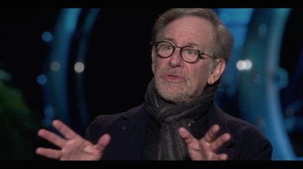 A Look Inside JURASSIC WORLD (Featurette)