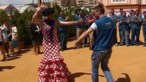 Podemos protesta bailando por sevillanas