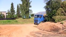Volvo FH12 520 8x4 With trailer Dumping Sand