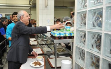 Kılıçdaroğlu, Mersin'de İşçilerle Yemek Yedi