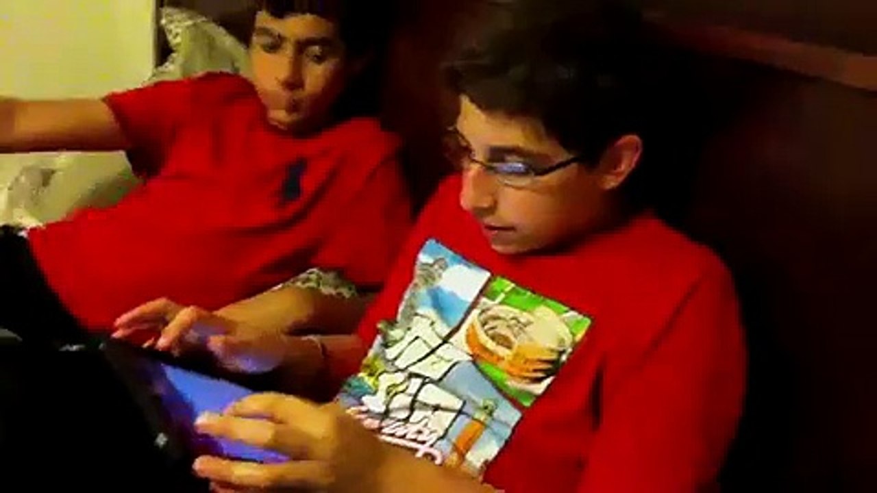 Funny kids singing very funny song!?syndication=228326