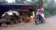 video lucu, lucu banget, jatuh dari motor, dijamin lucu abis.