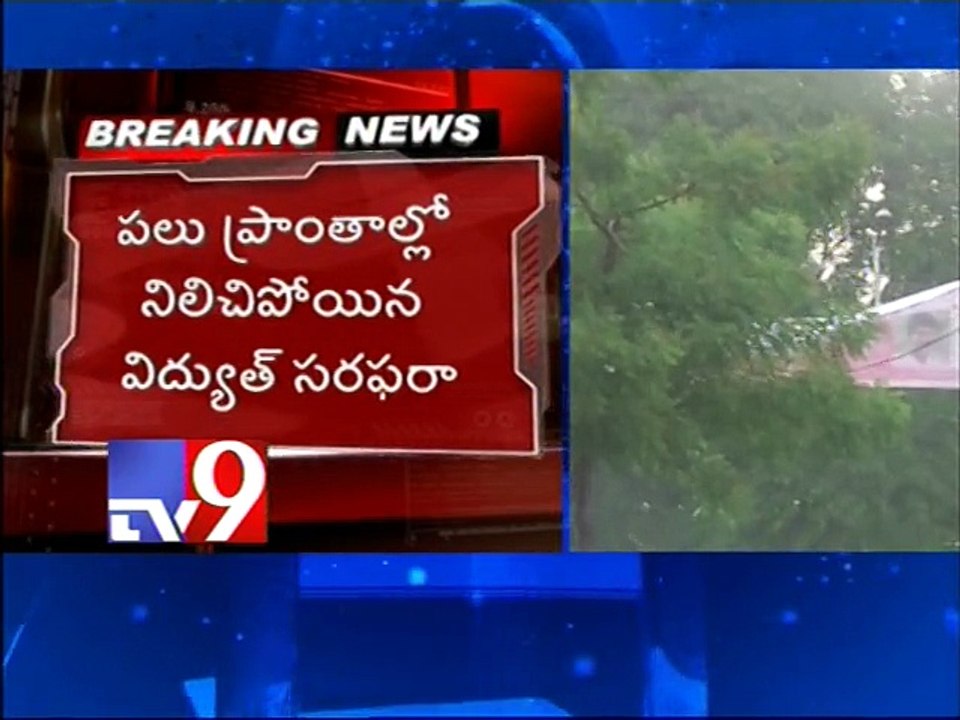 Heavy rain disrupts traffic, causes power cuts in Hyderabad