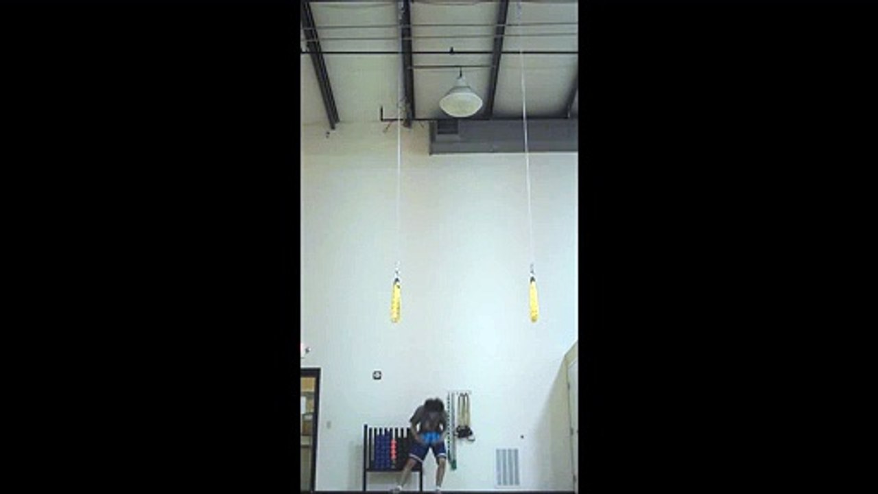 Il jongle avec 9 balles