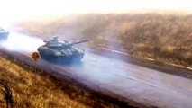 Новости Украины 22.04.15 Колонна военной техники 'ДНР' с надписями 'На Мариуполь'