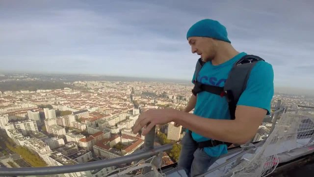 Deux hommes sautent d'une tour en construction à Lyon