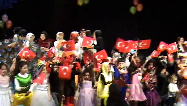 SİSTEM KOLEJİ 1A SINIFI SELÇUK ÜNİVERSİTESİNDE 10.YIL MARŞI VE KIYAFET BALOSU