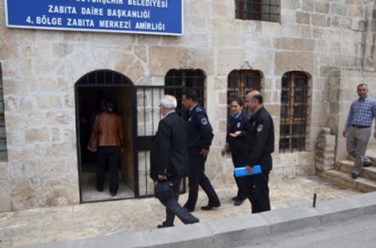 Dilenci Çocukları Kafese Tıkayan Belediyeye Suç Duyurusu