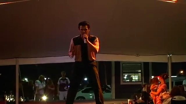 jamie MacDonald signs 'JAILHOUSE ROCK' at Elvis Week 2008 (v