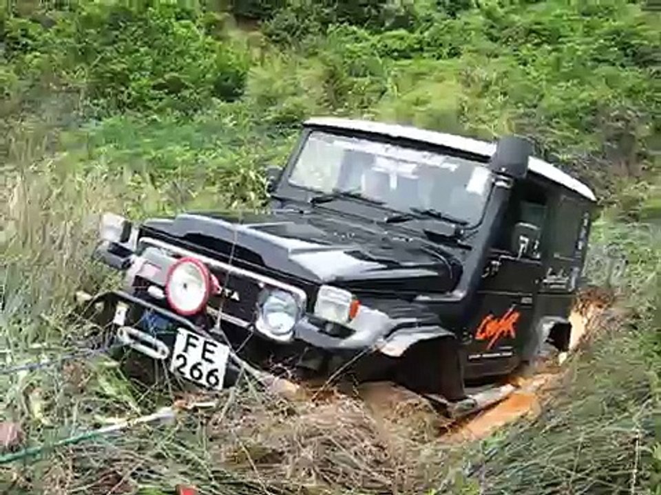 LAND CRUISER in mud 4x4 offroad HK cruiser