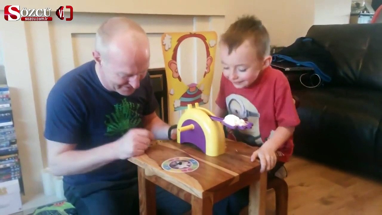 Baba ile oğlunun kahkaha krizine sokan oyun