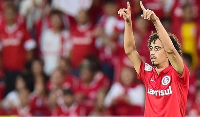 Valdívia faz o gol da vitória do Inter sobre o Strongest