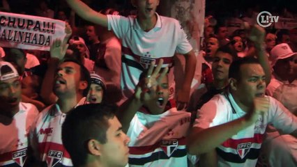 Com rojões e provocação, ônibus de São Paulo e Timão chegam ao Morumbi