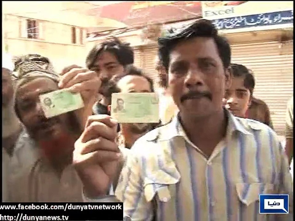 Dunya News - Voters demonstrate protest against ECP in Liaquatabad