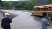 Locura o Tonteria!!!! Increible Buses repletos de pasajeros cruzando rio crecido en Telpaneca
