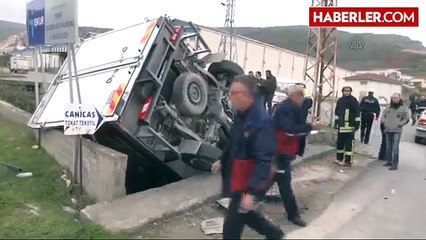 Kamyonet Sulama Kanalına Devrildi: 2 Yaralı