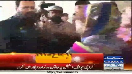 Fight Between Woman Voter And Police Officer in NA-246
