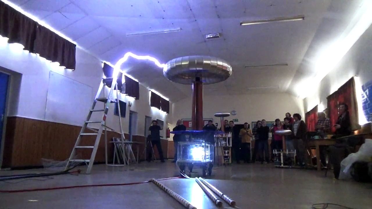 Phoenix Big Tesla coil Nottingham 2015
