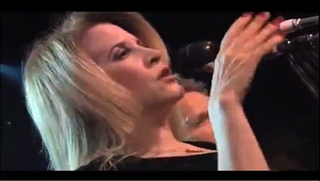 Stevie Nicks and Lindsey Buckingham Sing Landslide Live | American Express