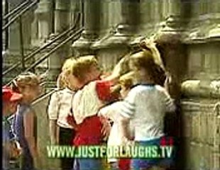 Monkey people head off tupy