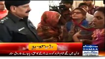 Ridiculous MQM Women Fighting With Police in Polling Station