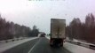 가까스로 목숨을 구한 트럭 사고 in 러시아