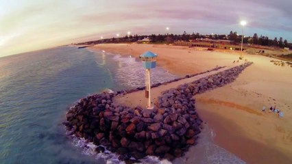 Todo por salvar a su dron de caer al mar