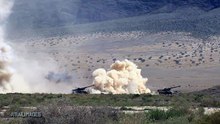[軍事紀錄-空中軍武]美陸軍A-10雷霆二式攻擊機的GAU-8 復仇者7管格林機炮，正在靶場實彈射擊中 。