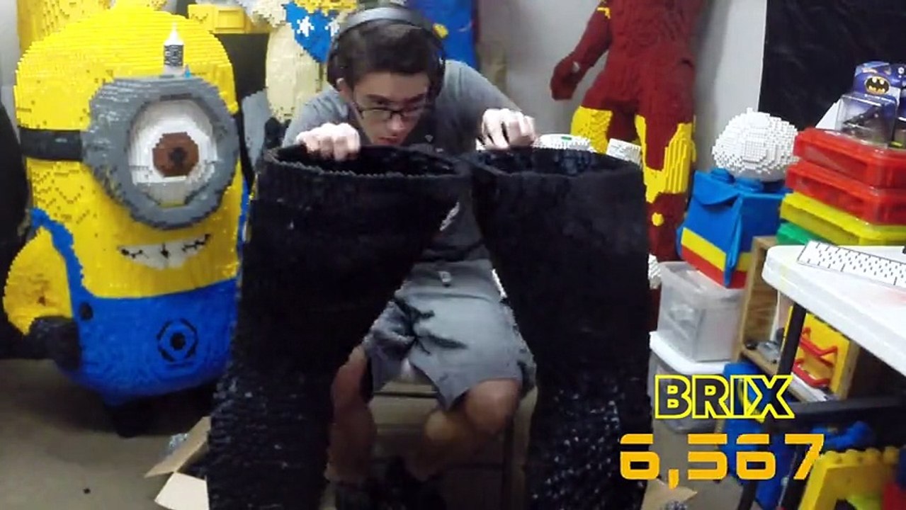 Il construit Dark Vador en Lego