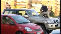 Un guardia civil de paisano encañona a un conductor imprudente