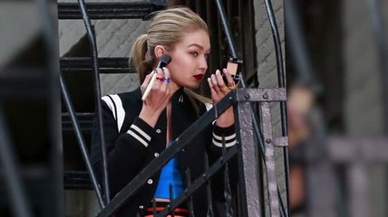Gigi Hadid se ve Maybelline perfecta en set en Nueva York