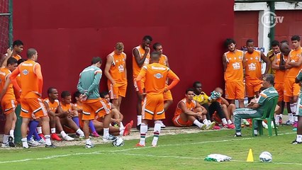 Comissão técnica tem longa conversa com elenco do Fluminense