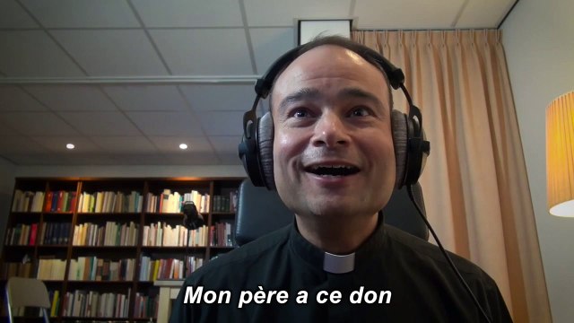 La réaction d'un prêtre qui regarde le teaser de Star Wars 7