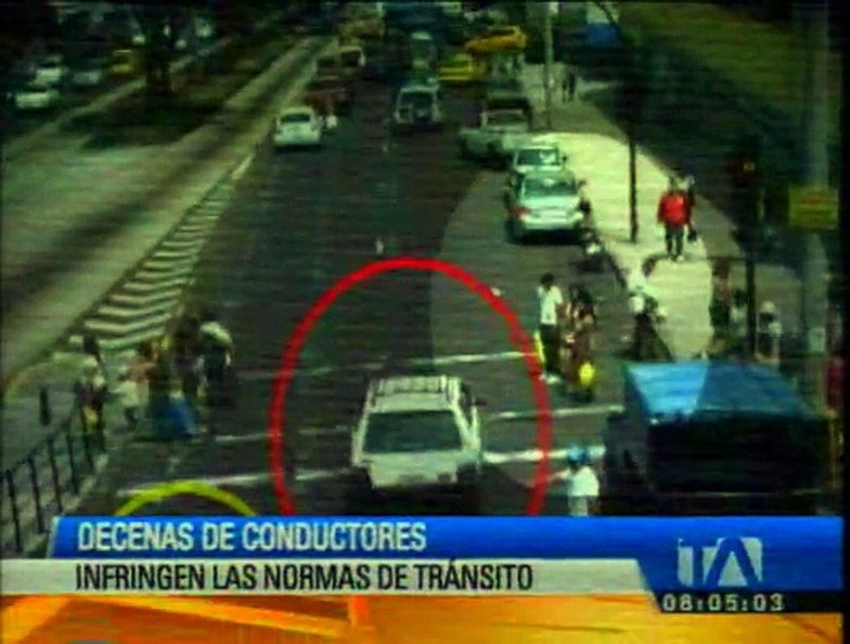 Decenas de conductores infringen las normas de tránsito