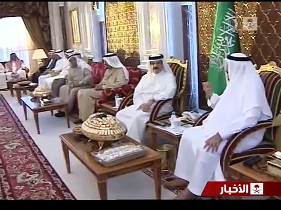 قصيدة مشعل الحارثي امام  الامير سلطان وملك البحرين