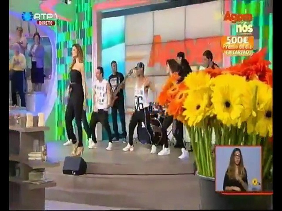 Adriana Lua no agora nos com o tema - o movimento