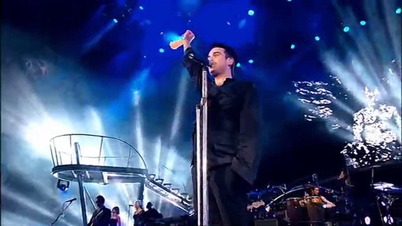 Robbie Williams Angels ( Live at Knebworth ) video Dailymotion