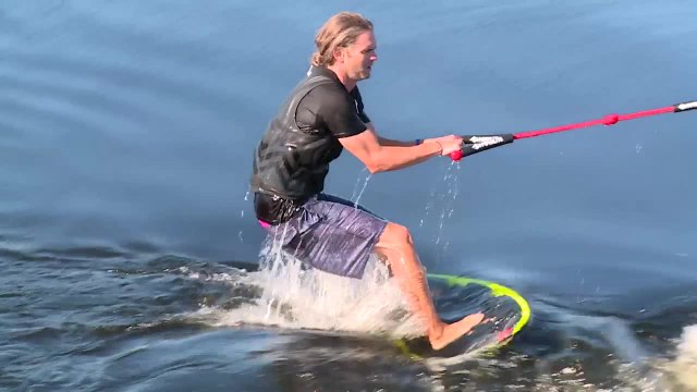 Wakesurfing 101: Beginner Wakesurfing Tips