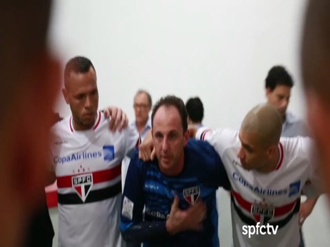 Bastidores da vitória do Tricolor tem discurso de Ceni e vibração no vestiário