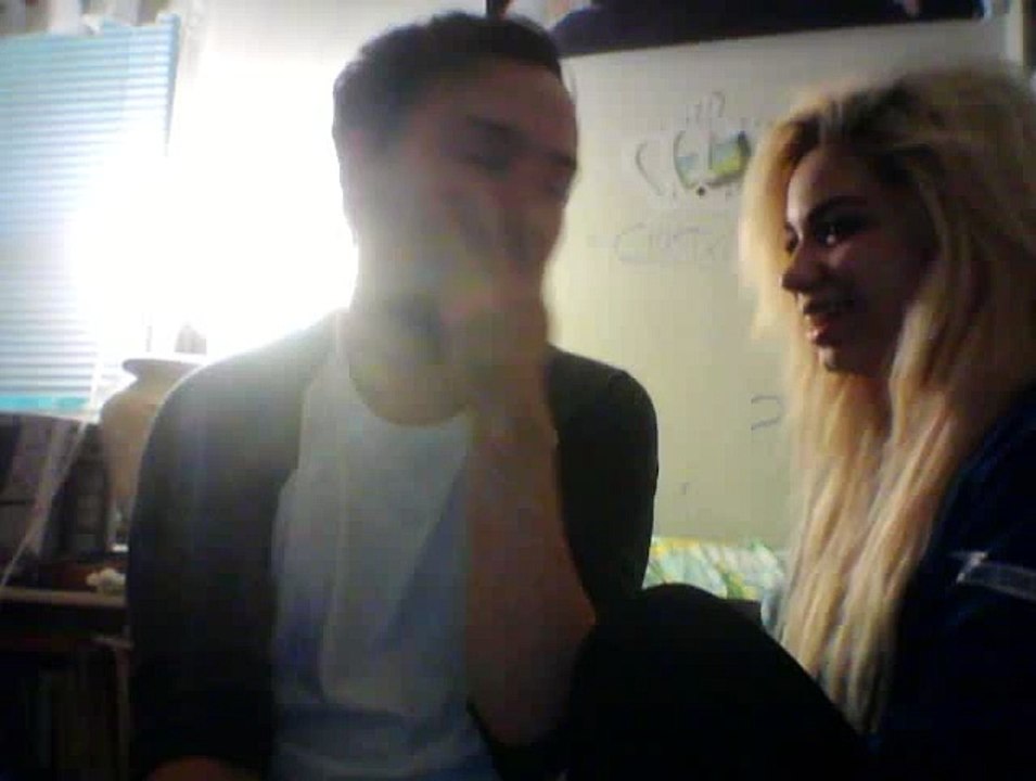 BASED GOD GIBT 4FUCKR ADMIN MARINA EINEN KUSS