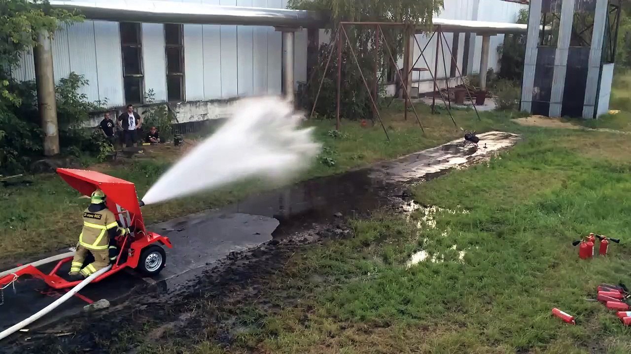 Lance d'eau vs Lance-flammes