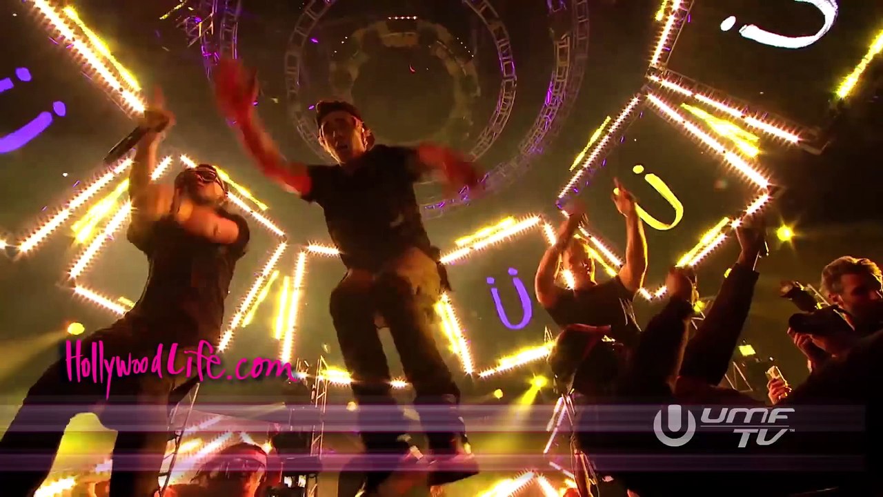 Justin Bieber Gropes Ariana Grande In Concert