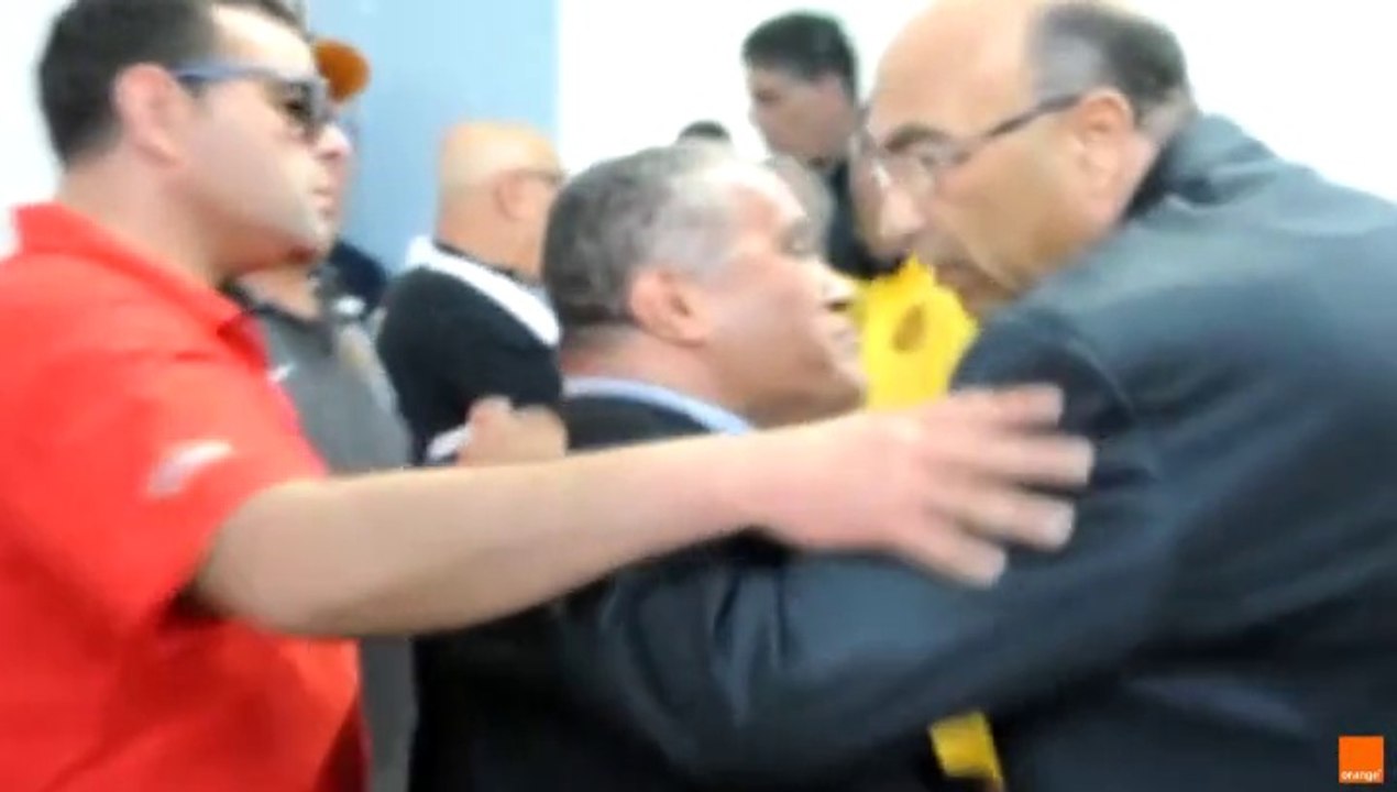 بعيداً على الاحتجاجات : شرف الدين و كريفة يحيان لاعبي الترجي